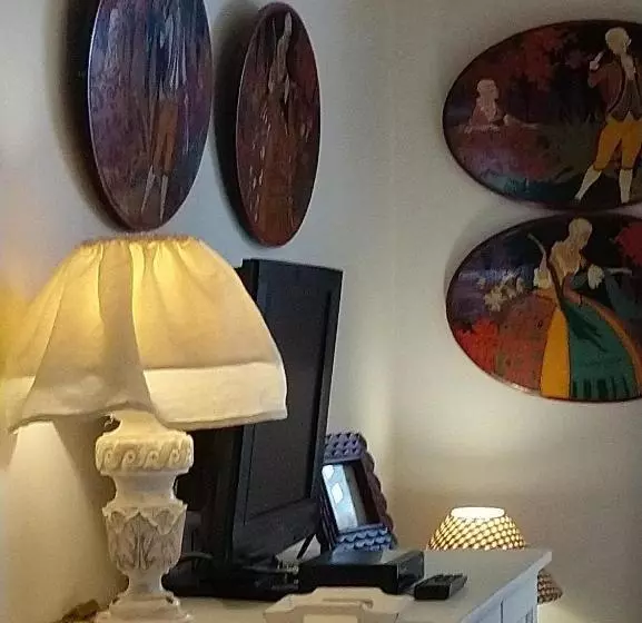 تختخواب و صبحانه Les Chambres D'hôtes De Magali