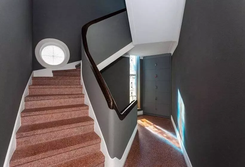 پانسیون Bcharming House