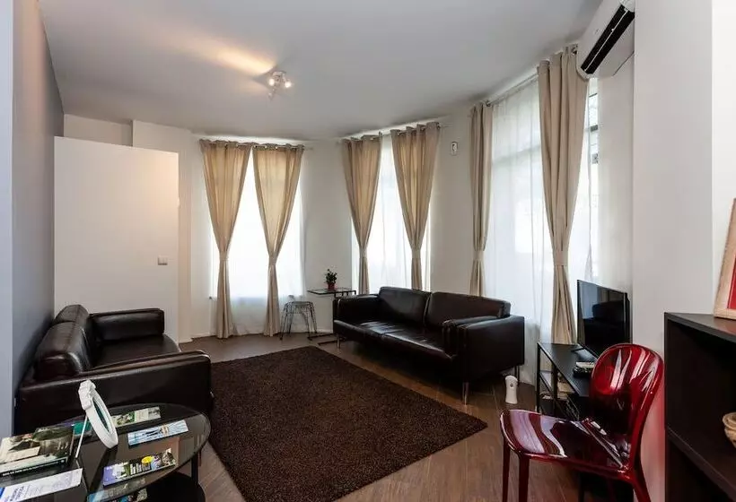 پانسیون Bcharming House