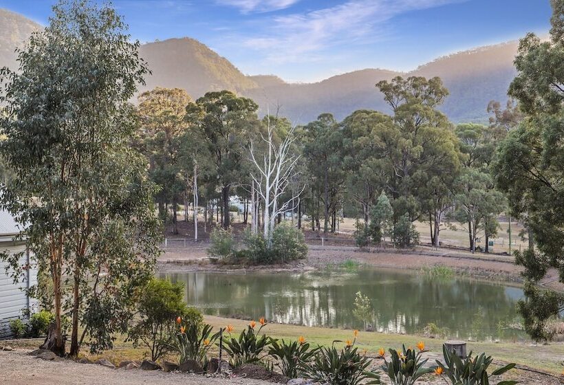 פנסיון Brokenback Views Country Estate