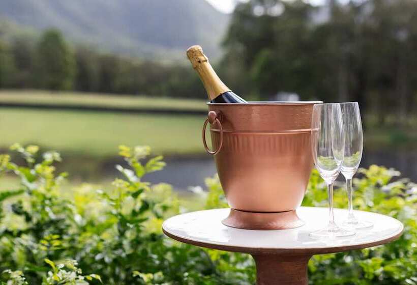 פנסיון Brokenback Views Country Estate