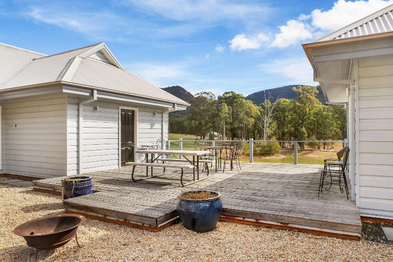 פנסיון Brokenback Views Country Estate