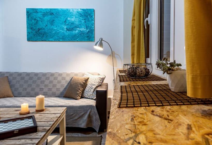 Downtown Yellow Studio   Central Secret Nest