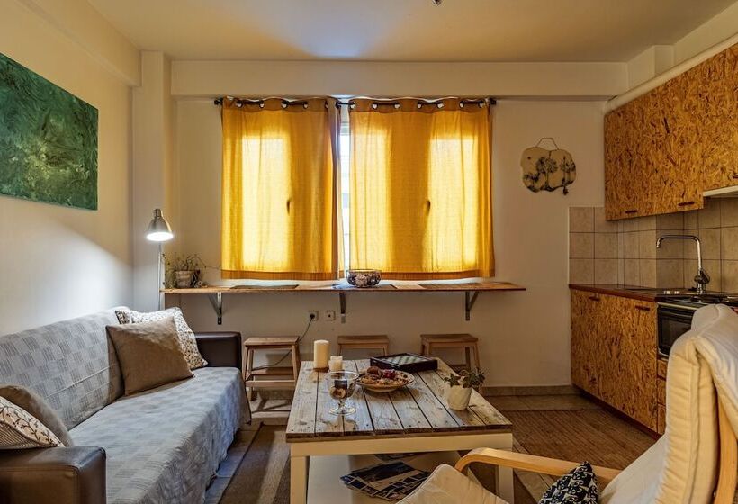 Downtown Yellow Studio   Central Secret Nest