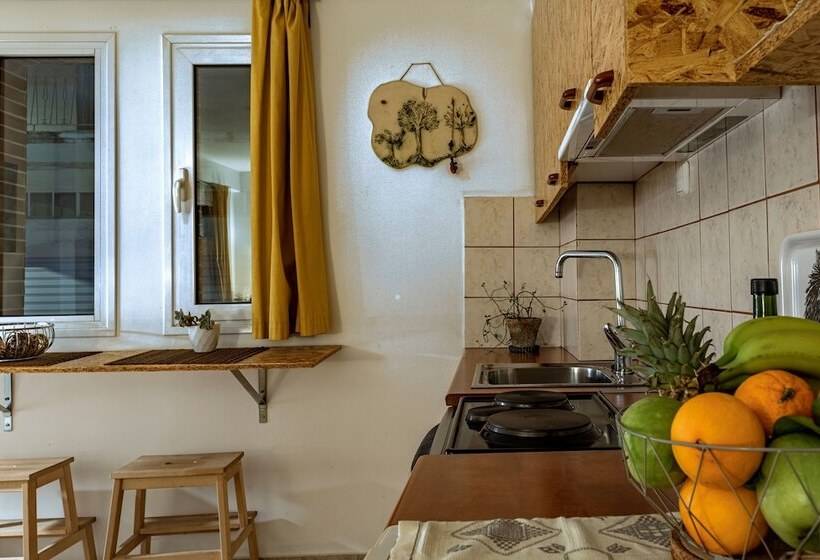 Downtown Yellow Studio   Central Secret Nest