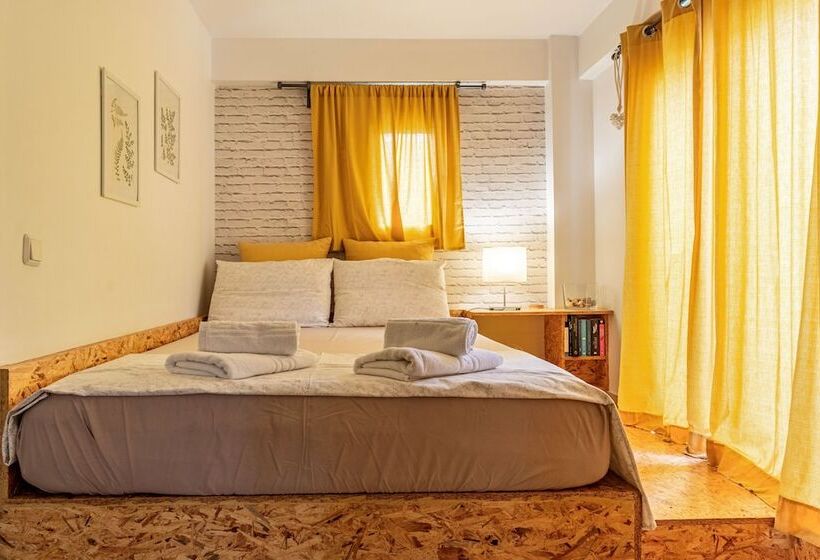 Downtown Yellow Studio   Central Secret Nest