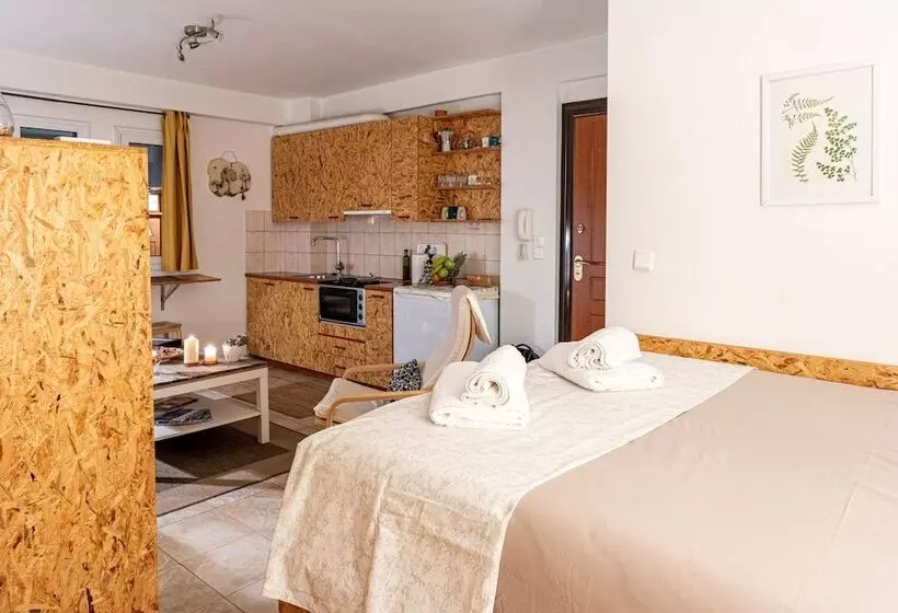 Downtown Yellow Studio   Central Secret Nest