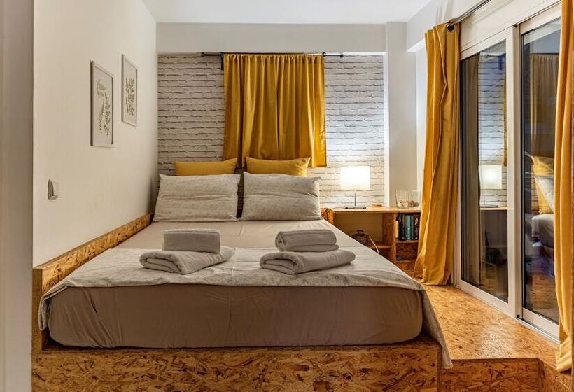 Downtown Yellow Studio   Central Secret Nest