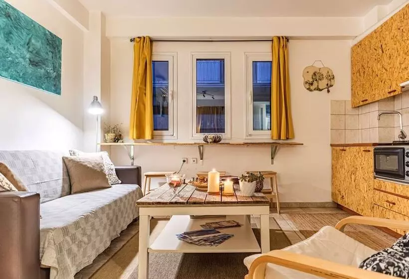 Downtown Yellow Studio   Central Secret Nest