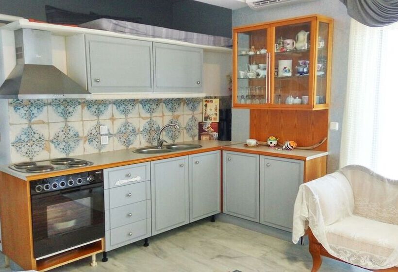 Hospitality & Traditional Food In Peloponnese