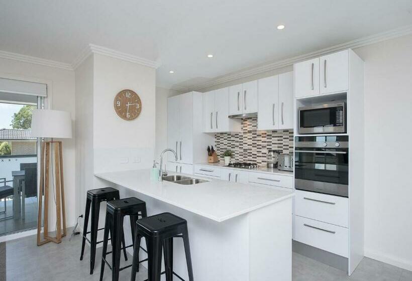 Signature House 52 Saratoga Avenue