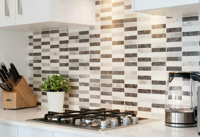 Signature House 52 Saratoga Avenue