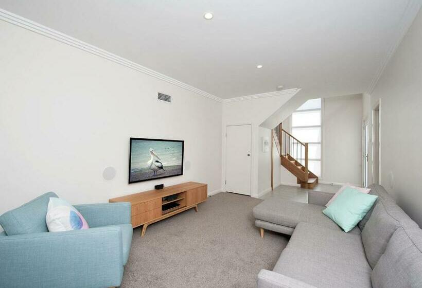 Signature House 52 Saratoga Avenue