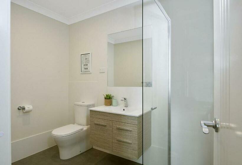 Signature House 52 Saratoga Avenue