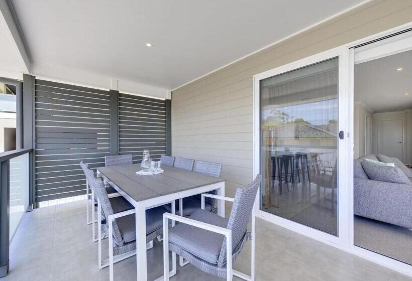 Signature House 52 Saratoga Avenue