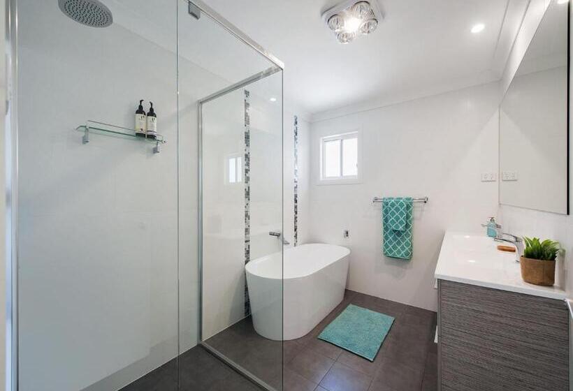 Signature House 52 Saratoga Avenue