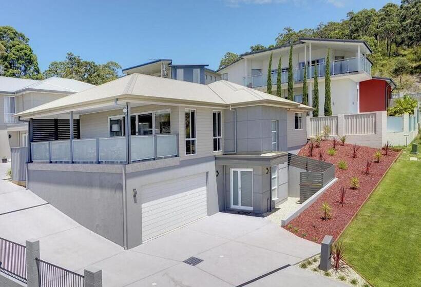 Signature House 52 Saratoga Avenue