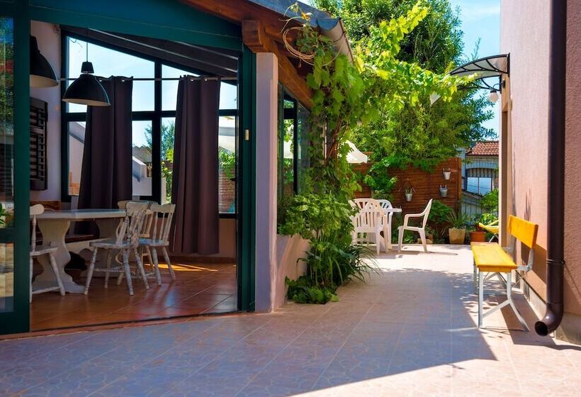 Apartments With Pool 992