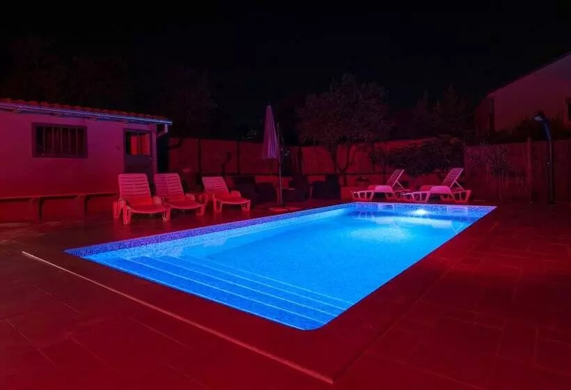 Apartments With Pool 992