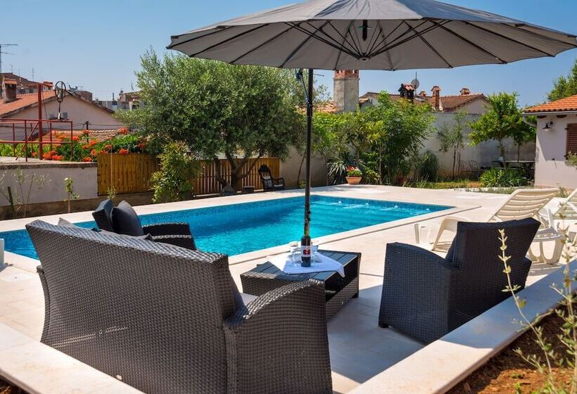 Apartments With Pool 992