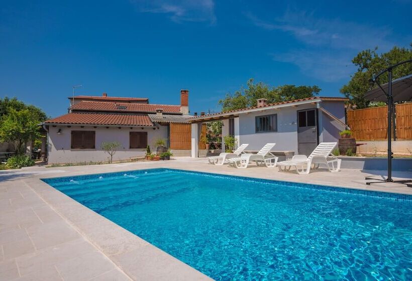 Apartments With Pool 992