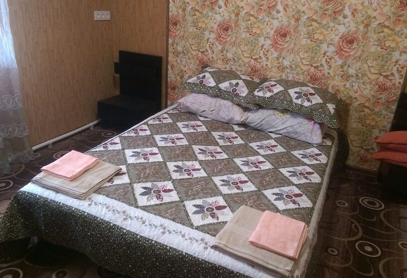 Guest House On Griboedovsky 27a Hostel