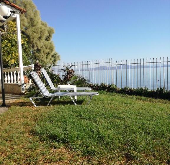 Poseidonas Apartments