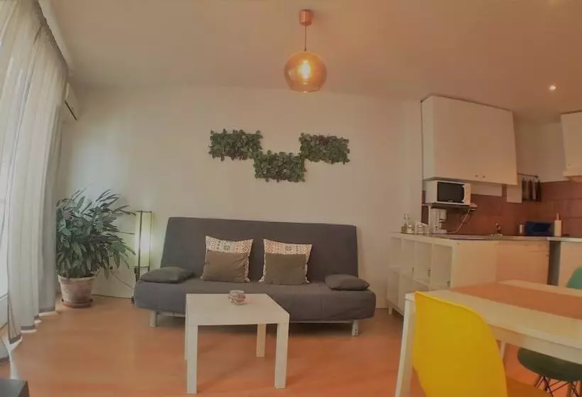Apartamentos Turã­sticos La Golondrina