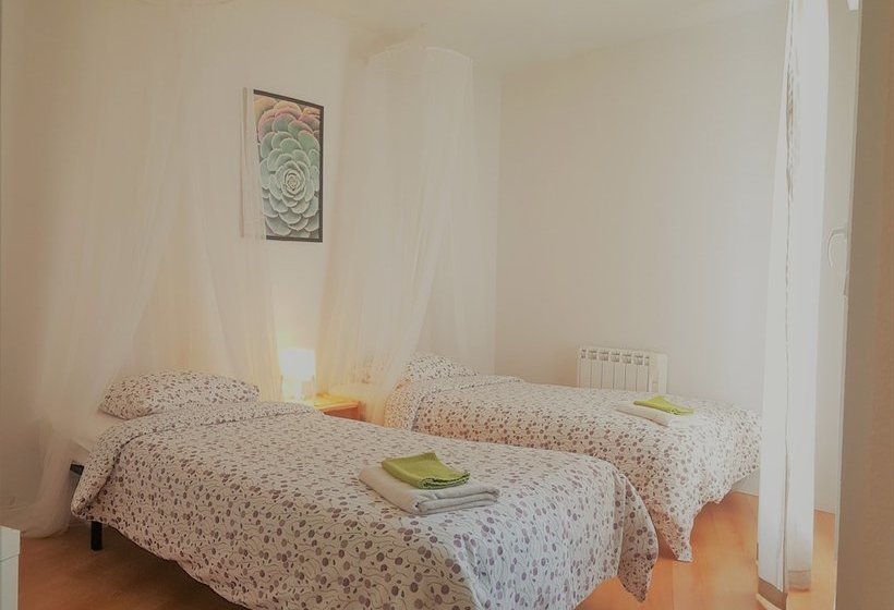 Apartamentos Turã­sticos La Golondrina