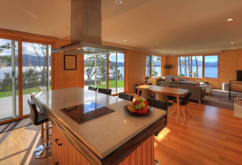 Fairwinds Essentially Tas