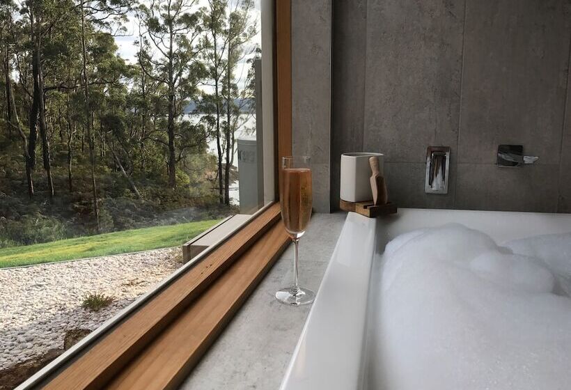 Fairwinds Essentially Tas