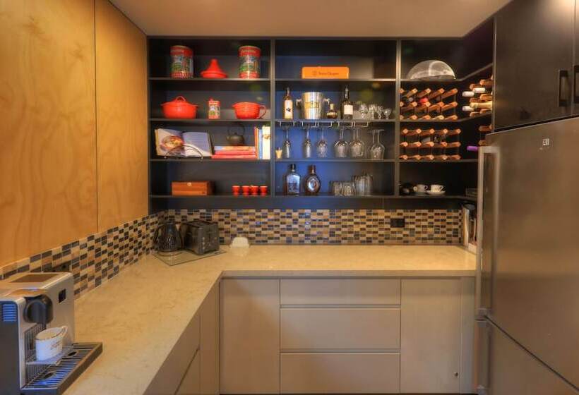 Fairwinds Essentially Tas