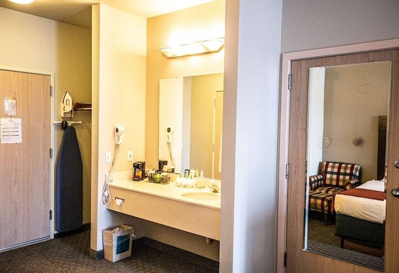 Bayvue Hotel, Resort & Suites