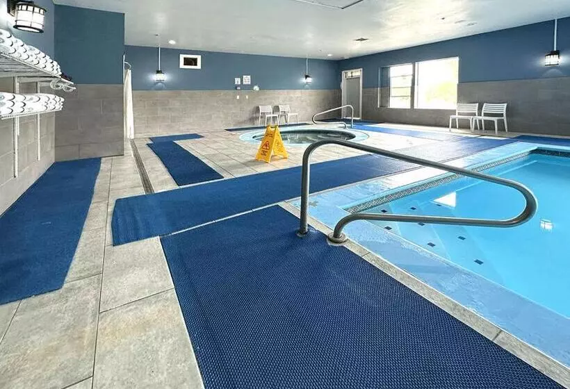 Bayvue Hotel, Resort & Suites