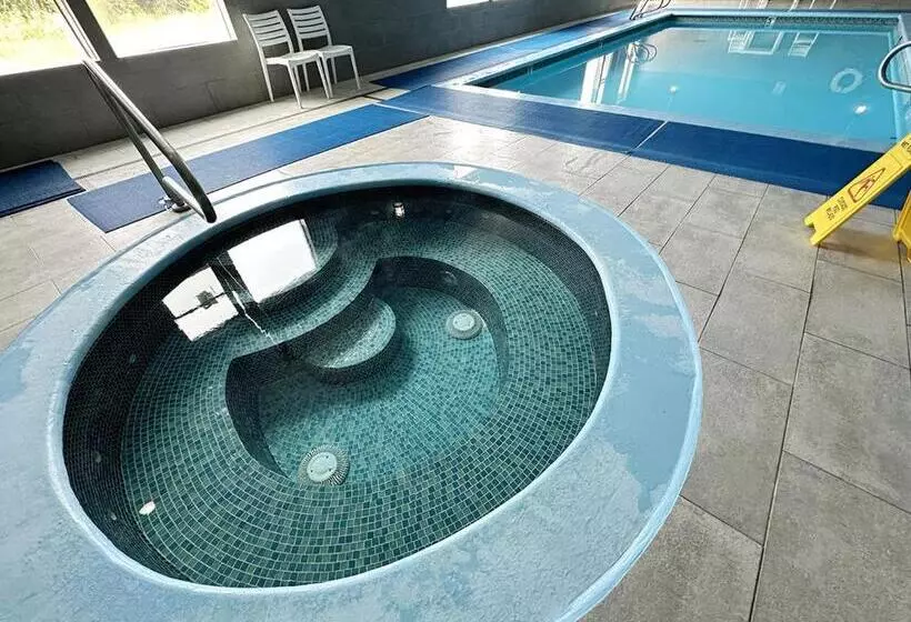 Bayvue Hotel, Resort & Suites