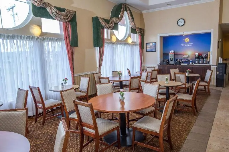 Bayvue Hotel, Resort & Suites