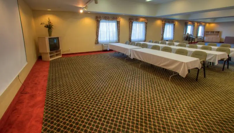 Bayvue Hotel, Resort & Suites