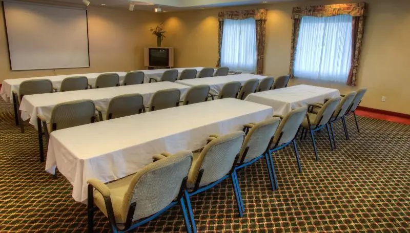 Bayvue Hotel, Resort & Suites