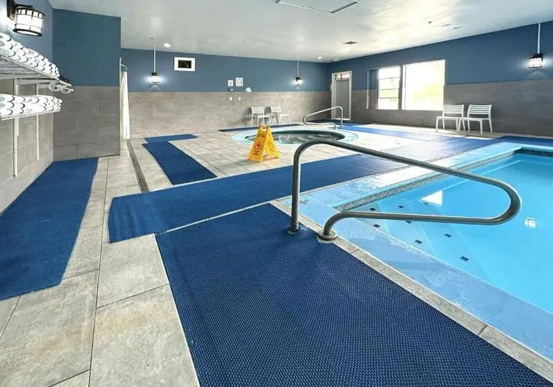 Bayvue Hotel, Resort & Suites