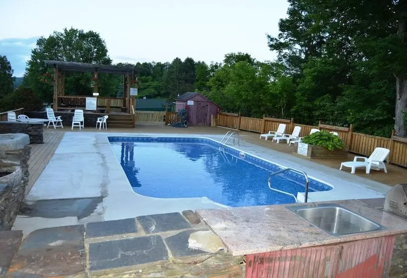 Hollow Inn And Motel