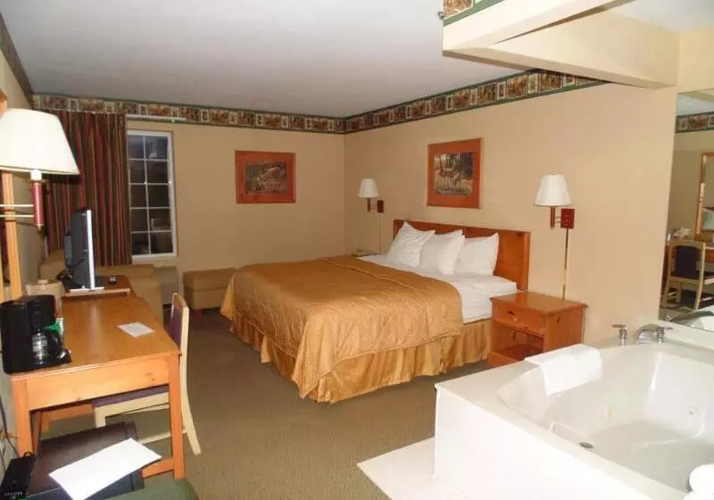 호텔 American Inn And Suites Houghton Lake