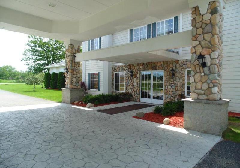 هتل American Inn And Suites Houghton Lake