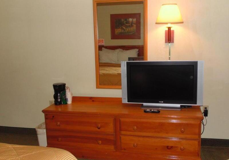 هتل American Inn And Suites Houghton Lake
