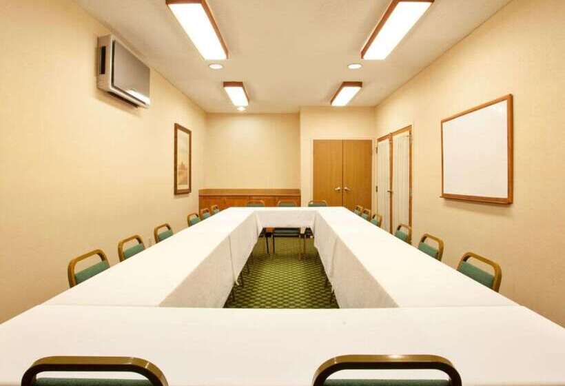 בית מלון כפרי Baymont By Wyndham Merrillville