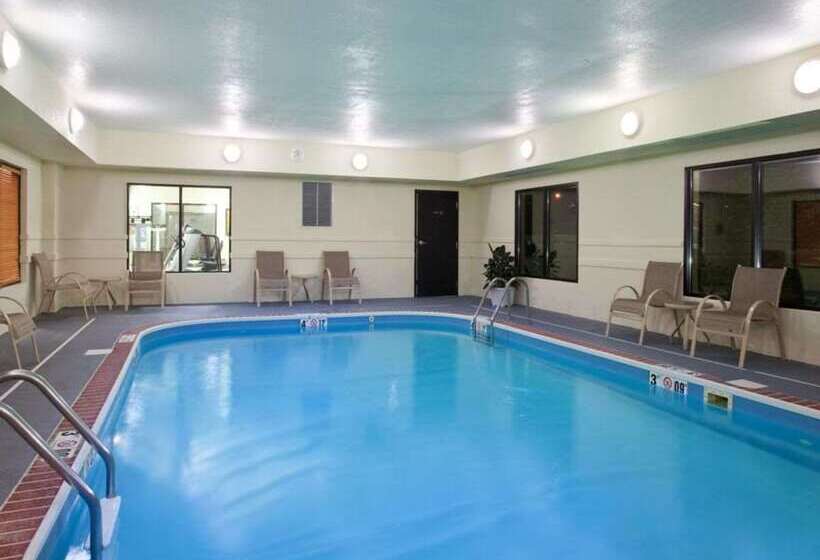 בית מלון כפרי Baymont By Wyndham Merrillville