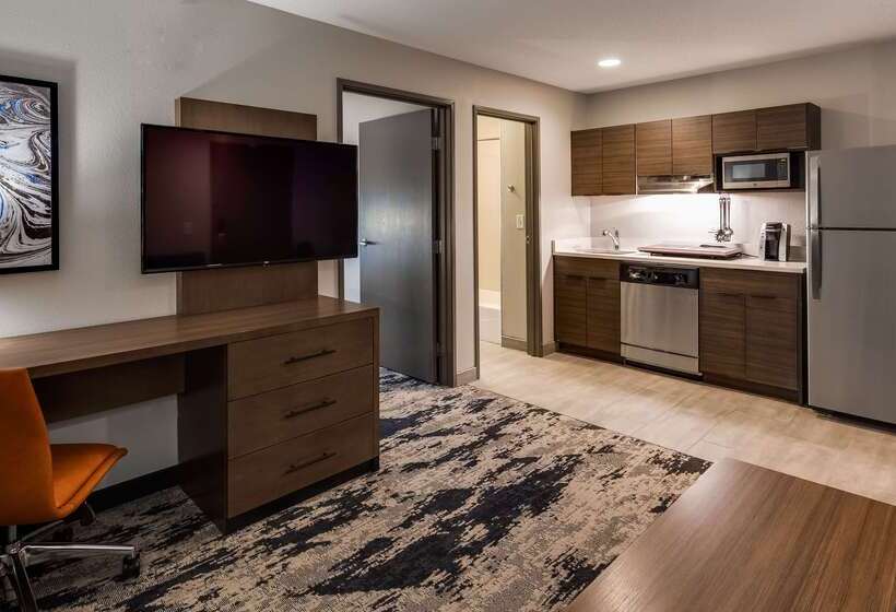 Best Western Plus Bourbonnais Hotel & Suites