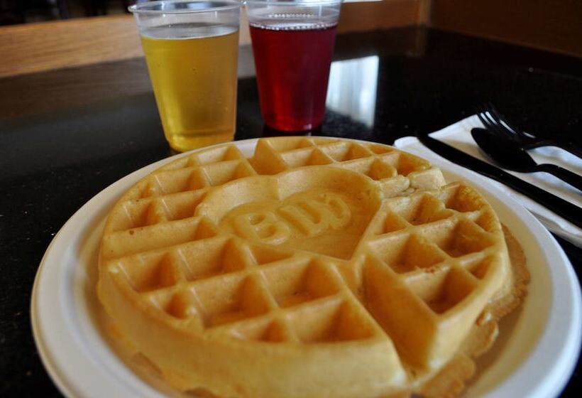 Отель Best Western Plus Madison