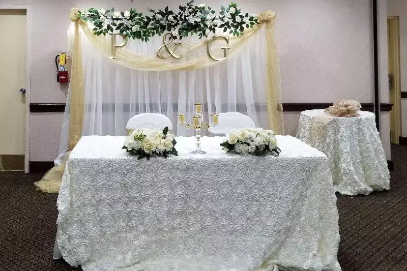 هتل Clarion Inn & Suites