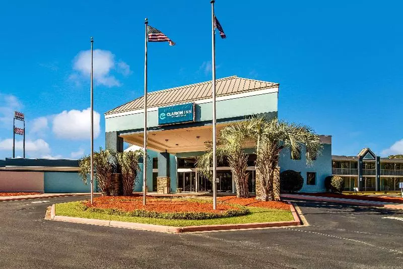 هتل Clarion Inn & Suites