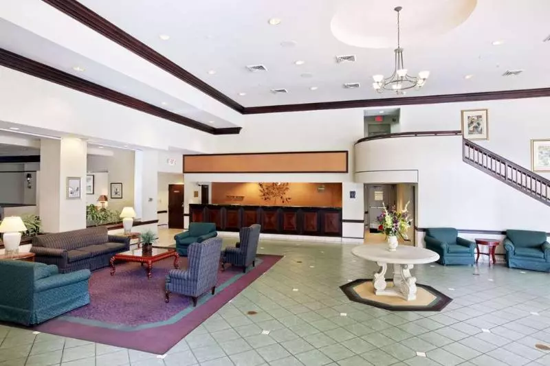 هتل Clarion Inn & Suites
